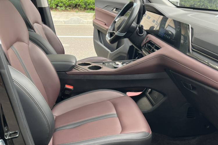 思皓X8 PLUS 2023款 1.5TGDI DCT智享版 7座中控内饰7010