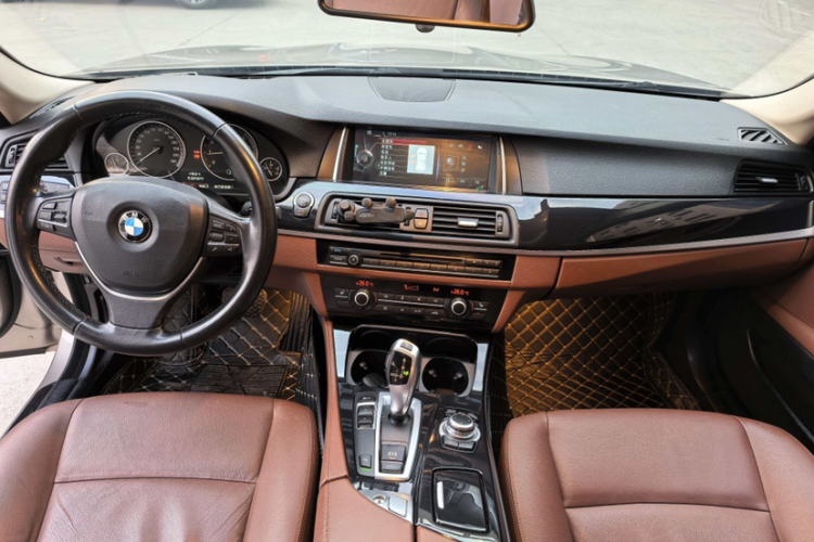 宝马5系 2017款 520Li 典雅型中控内饰7002