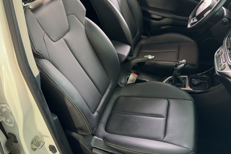 陆风X2 2017款 1.6L 手动铂锐版局部细节41