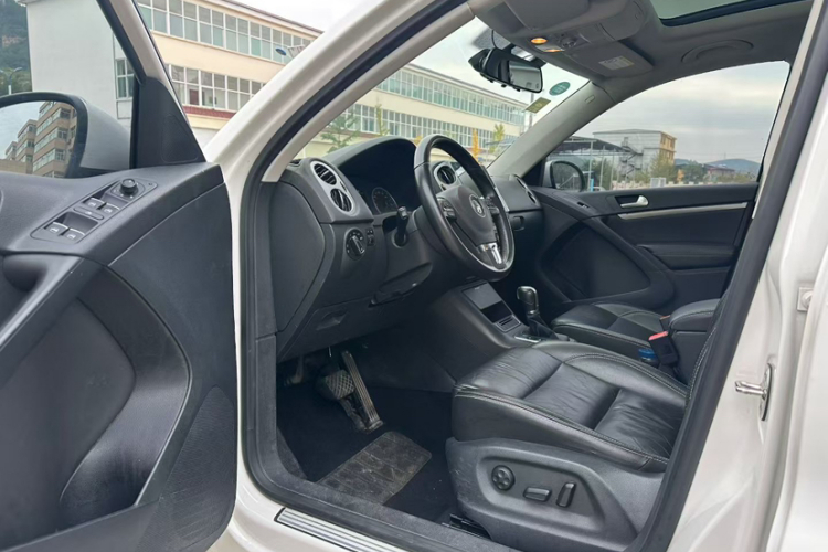 大众 途观 2016款 280TSI 自动两驱丝绸之路舒适版中控内饰7001