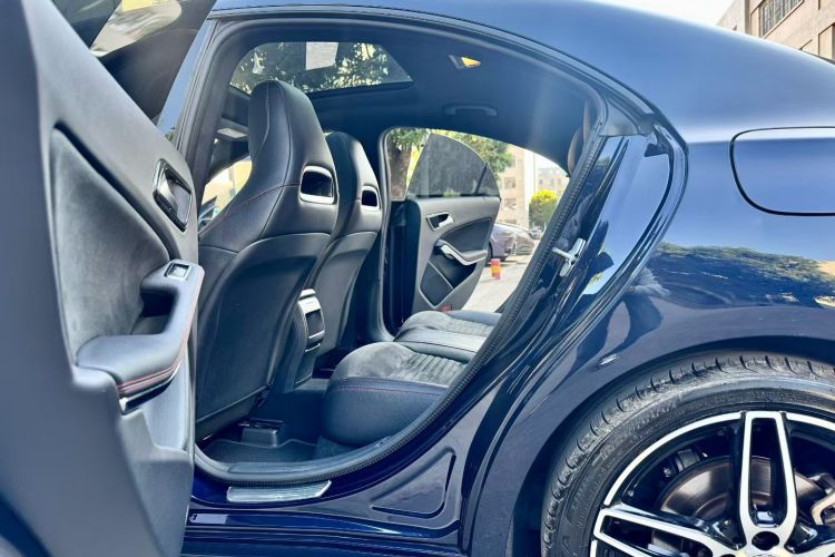 奔驰CLA 2017款 CLA 220 4MATIC中控内饰7003