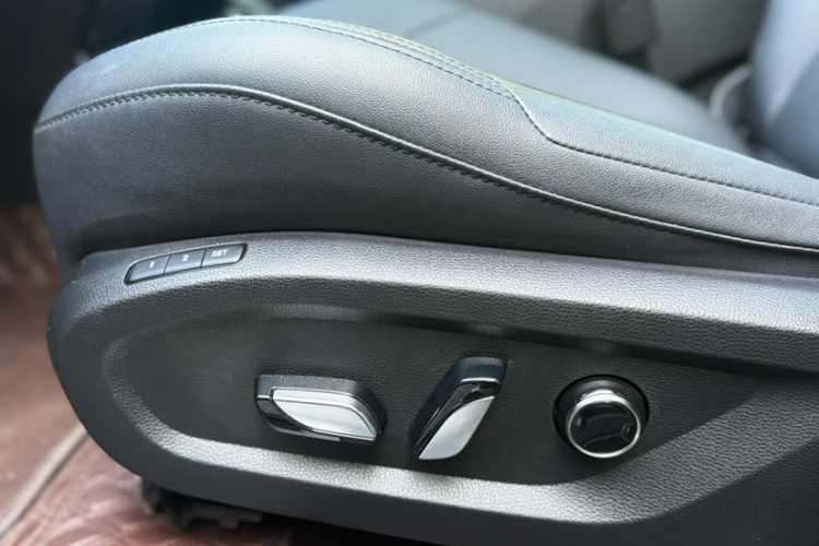 福特 领裕新能源 2025款 尊领型PLUS车身外观6015