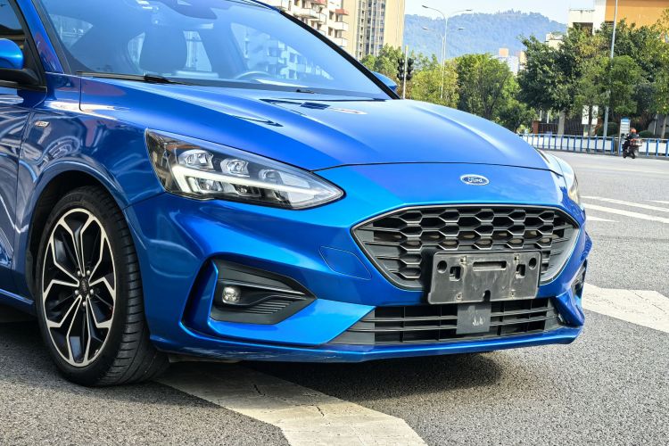 福特 福克斯 2020款 三厢 EcoBoost 180 自动ST Line车身外观6002