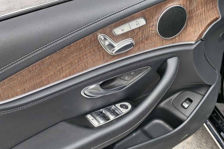 奔驰E级 2018款 改款 E 200 L 4MATIC中控内饰7007