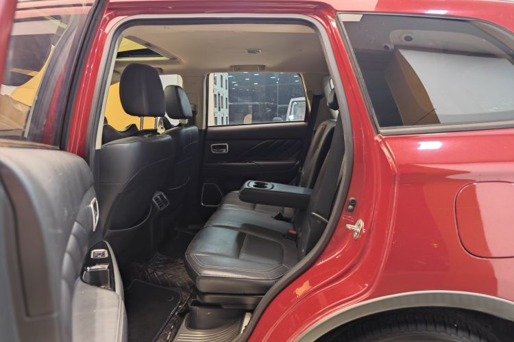 三菱 欧蓝德 2019款 2.0L 两驱畅享版 5座 国V车身外观6008