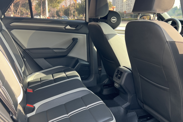 大众 T-ROC探歌 2024款 300TSI DSG两驱辰光版中控内饰7005