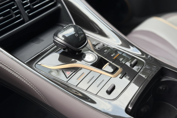 比亚迪 护卫舰07 2023款 DM-i 205KM 旗舰型局部细节18