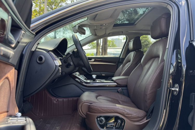 奥迪A8 2013款 A8L 45 TFSI quattro舒适型中控内饰7002