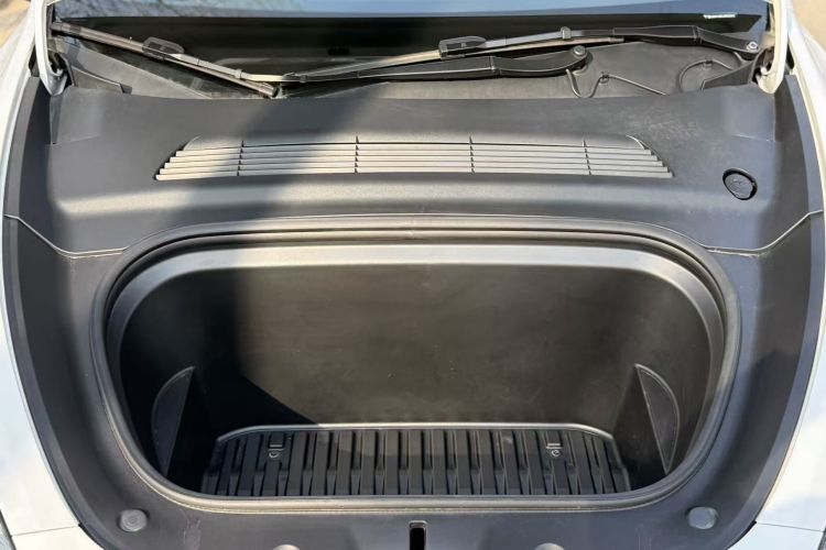 特斯拉 Model Y 2022款 Performance高性能全轮驱动版中控内饰7010