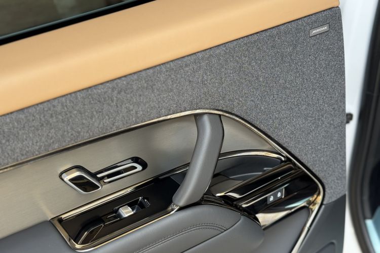 路虎 揽胜运动版 2024款 400PS Dynamic SE中控内饰7001