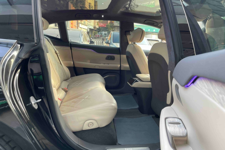 蔚来ET7 2022款 100kWh 首发版中控内饰7002