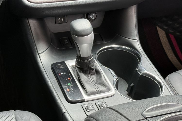 丰田 汉兰达 2017款 2.0T 两驱豪华版 7座中控内饰7012