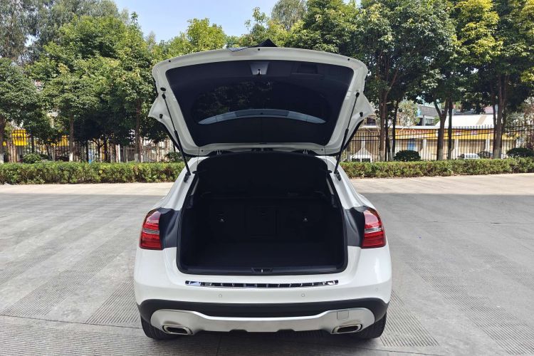 奔驰GLA 2018款 GLA 200 动感型中控内饰7001