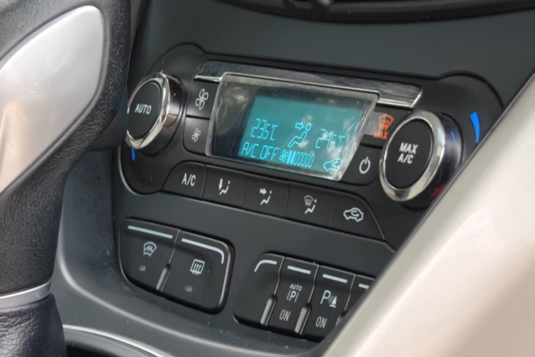 福特 翼虎 2013款 2.0L GTDi 四驱尊贵型中控内饰7001