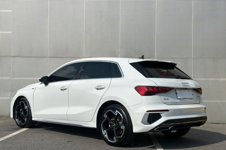 奥迪A3 2024款 Sportback 35 TFSI 豪华运动型车身外观6006