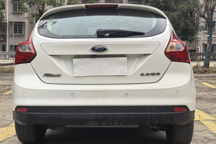 福特 福克斯 2012款 两厢 1.6L 自动舒适型车身外观6004