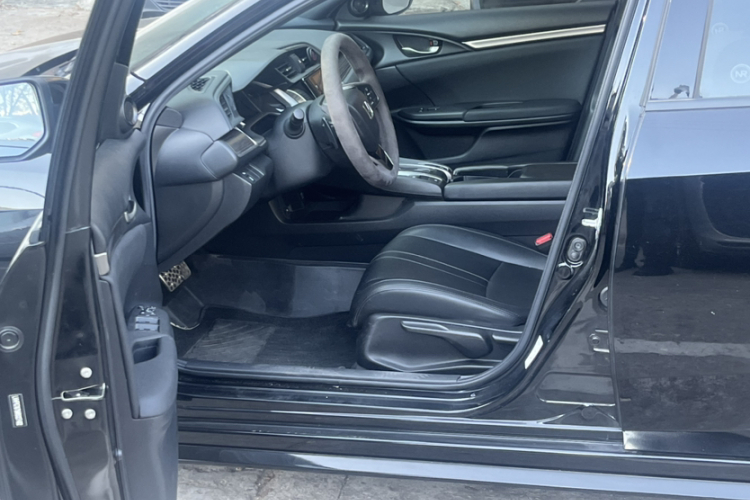 本田 思域 2021款 HATCHBACK 220TURBO CVT潮酷控中控内饰7002