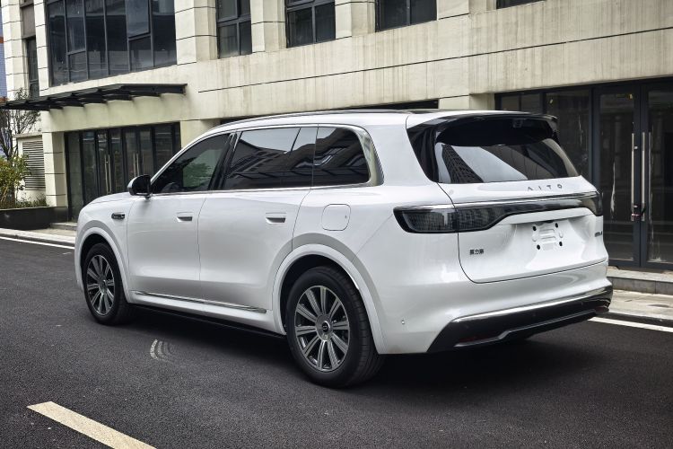 鸿蒙智行 问界M8 2025款 纯电 Max+ 六座四驱版车身外观6002