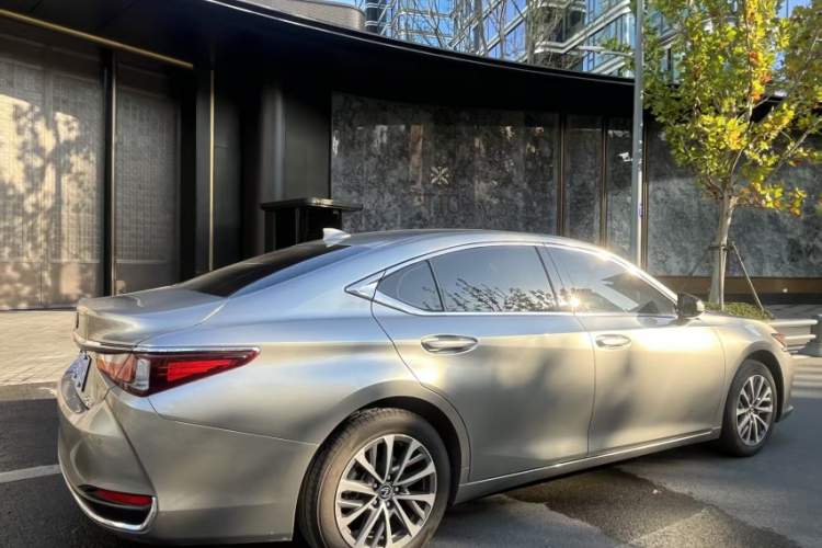 雷克萨斯ES 2023款 200 卓越版车身外观6002