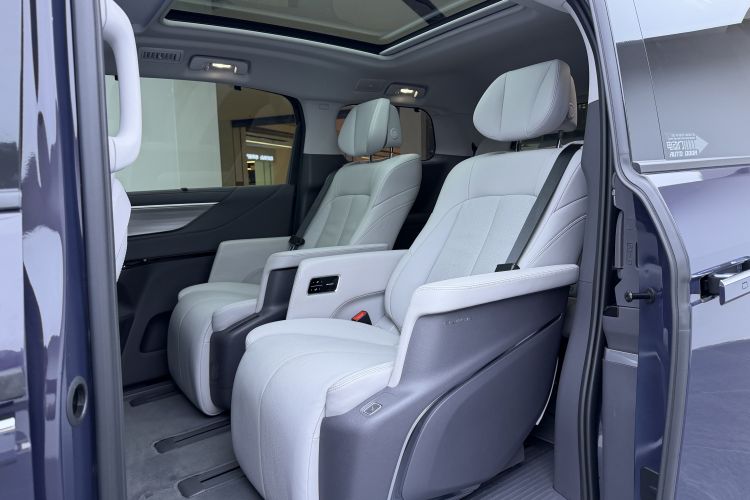 别克GL8 2025款 陆尊 尊享版中控内饰7003