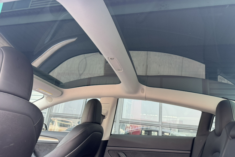 特斯拉 Model 3 2022款 后轮驱动版中控内饰7004