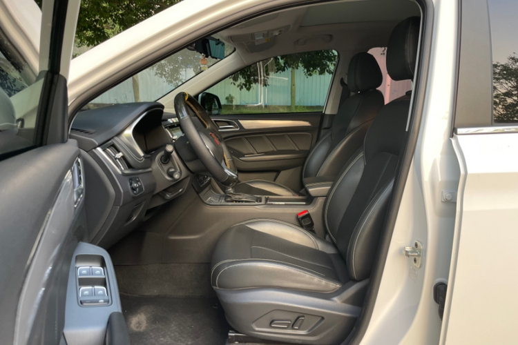 荣威RX5 2019款 20T 两驱自动Ali智联网铂金版中控内饰7006