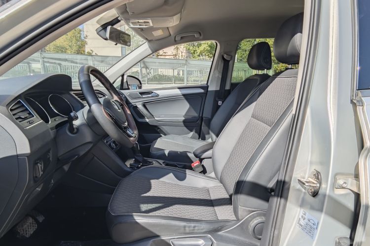 大众 途观L 2019款 330TSI 自动两驱风尚版 国V中控内饰7003