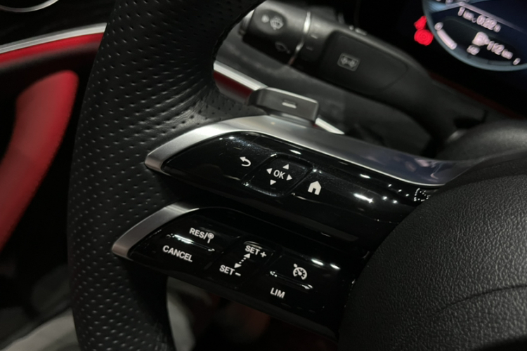 奔驰E级(进口) 2023款 E 260 轿跑车中控内饰7010