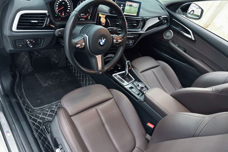 宝马1系 2021款 120i M运动曜夜版中控内饰7005