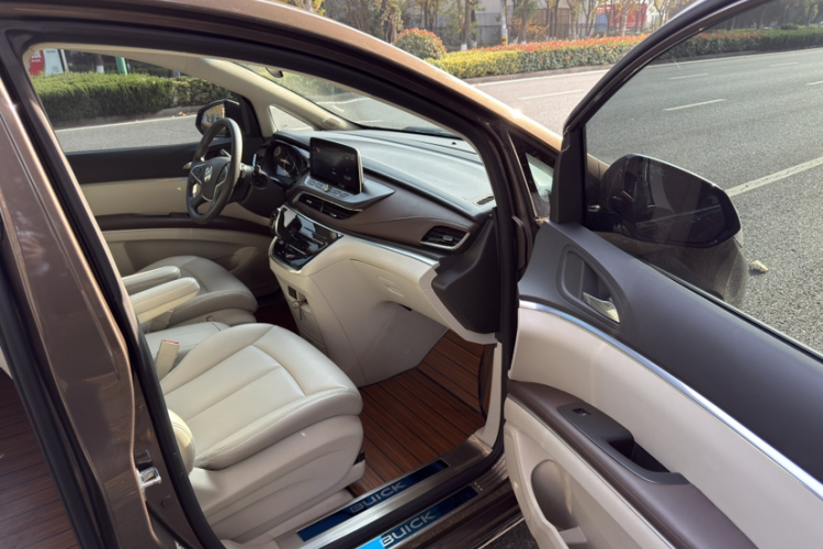 别克GL8 2023款 陆上公务舱 智享型中控内饰7008