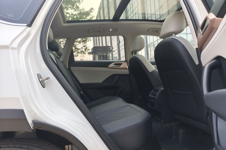 大众 途岳 2024款 300TSI 两驱满月版中控内饰7010