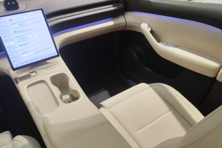 蔚来ES6 2023款 75kWh中控内饰7005