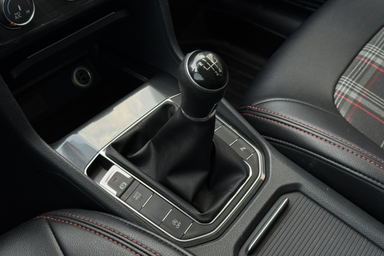 大众 高尔夫·嘉旅 2016款 230TSI 手动进取型中控内饰7003