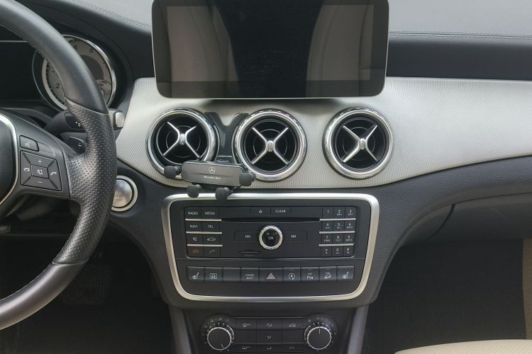 奔驰GLA 2016款 GLA 220 4MATIC 时尚型中控内饰7008