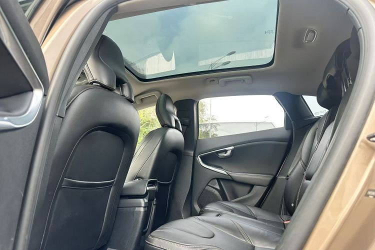 沃尔沃V40 2017款 Cross Country T3 智雅版中控内饰7004