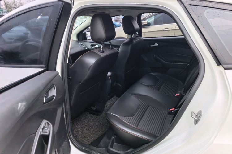 福特 福克斯 2017款 1.5T CTCC 白黑限量版中控内饰7002