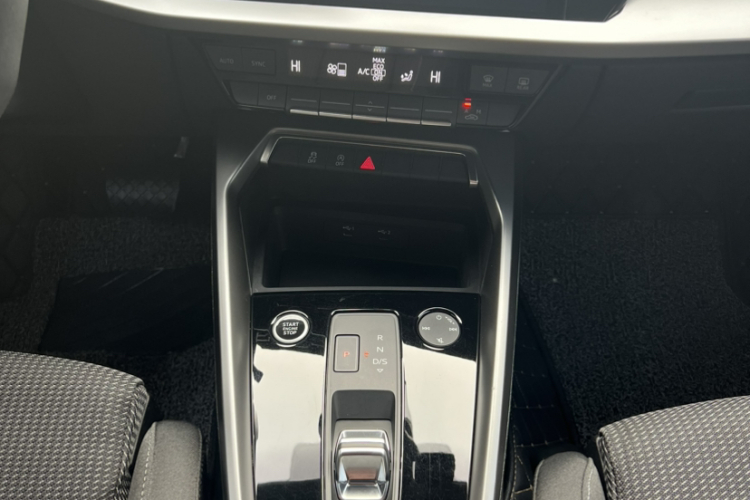 奥迪A3 2022款 Sportback 35 TFSI 进取运动型中控内饰7007