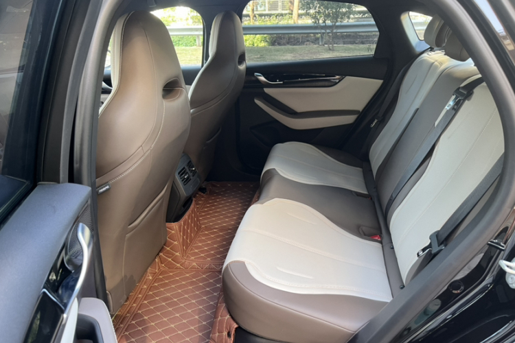 比亚迪 秦PLUS 2024款 荣耀版 DM-i 55KM领先型车身外观6006