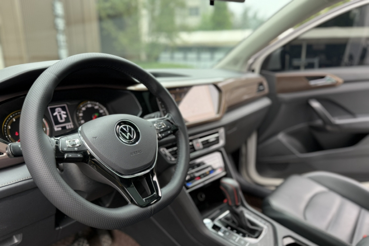 大众 途岳 2020款 280TSI 两驱豪华版PLUS 国VI中控内饰7004