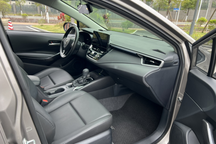 丰田 卡罗拉 2023款 1.8L 智能电混双擎 精英版中控内饰7008