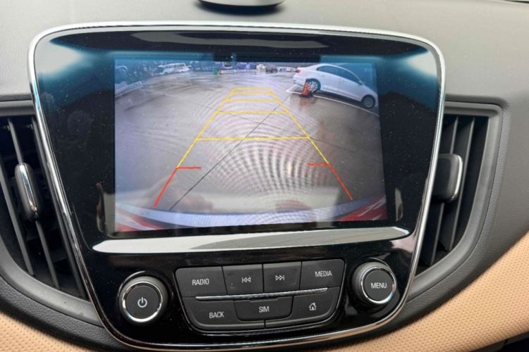 雪佛兰 科鲁泽 2021款 320 自动悦享天窗版中控内饰7008