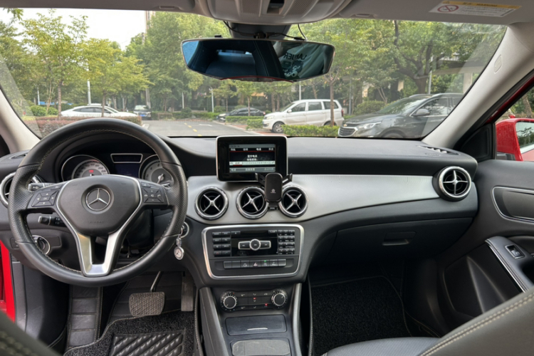 奔驰GLA 2015款 GLA 200 动感型中控内饰7004