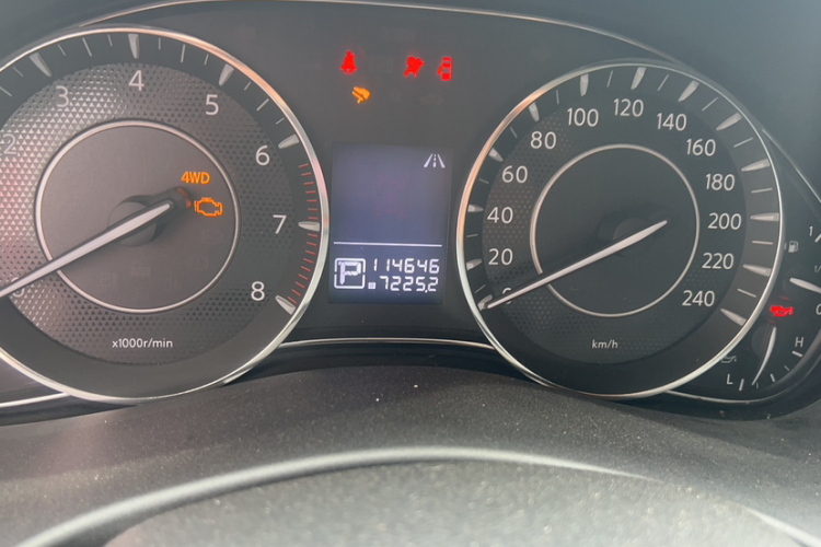 日产 途乐（平行进口）中控内饰15