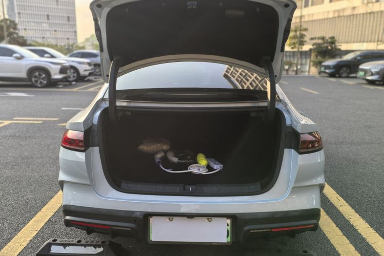 比亚迪 秦L 2024款 DM-i 120KM超越型中控内饰7005