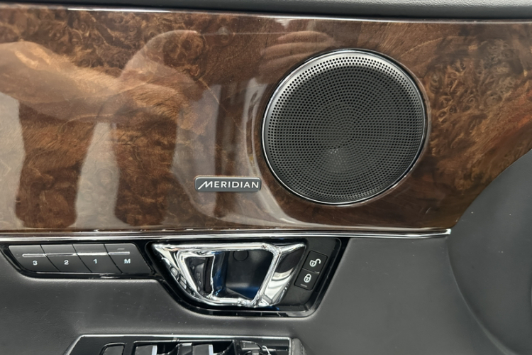 捷豹XJ 2015款  XJL 3.0 SC 两驱全景商务版中控内饰7010