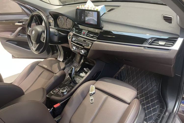 宝马X1 2020款 sDrive25Li 领先型车身外观6004