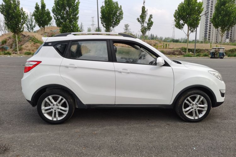 长安CS35 2016款 1.6L 手动豪华型 国V车身外观6002