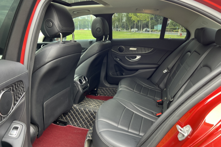 奔驰C级 2019款 C 180 L 时尚型运动版中控内饰7004