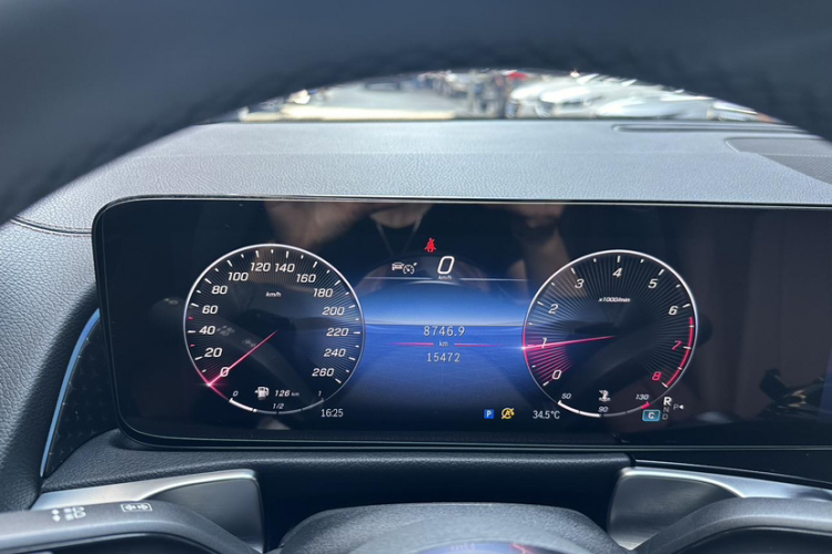 奔驰GLB 2024款 GLB 200 动感型中控内饰15