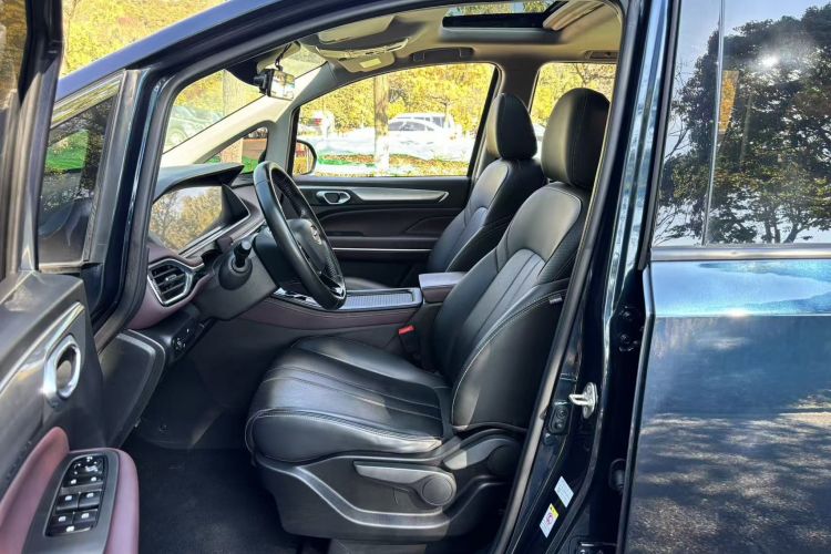 广汽传祺 传祺M6 2021款 270T DCT尊荣版（七座）中控内饰7005